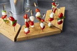 Soporte brochetas 18 agujeros 24x10x2 cm
